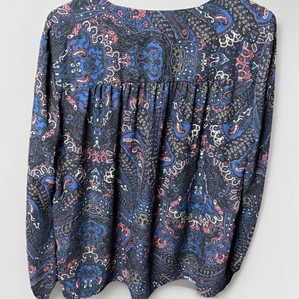 Women’s Violet+Claire Snow Paisley Print Blouse Size Large - Picture 2 of 5